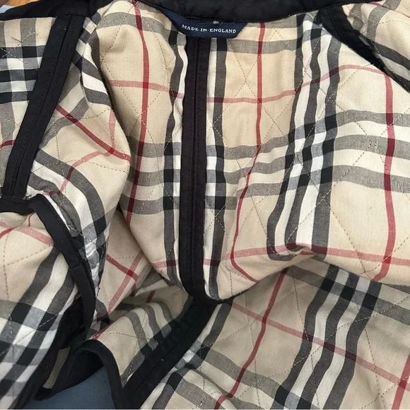Authentic black quilted Burberry jacket - Picture 2 of 7